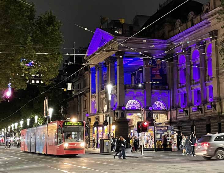 Yarra Trams Siemens Cobino 5005 Qantas